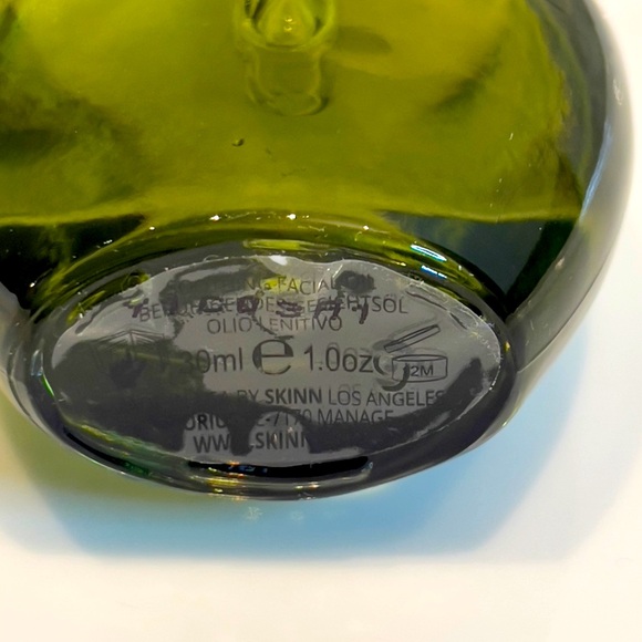 NWT- SKINN DIVINE ELIXIR- Ayurvedic Blend Facial Oil - Picture 4 of 10
